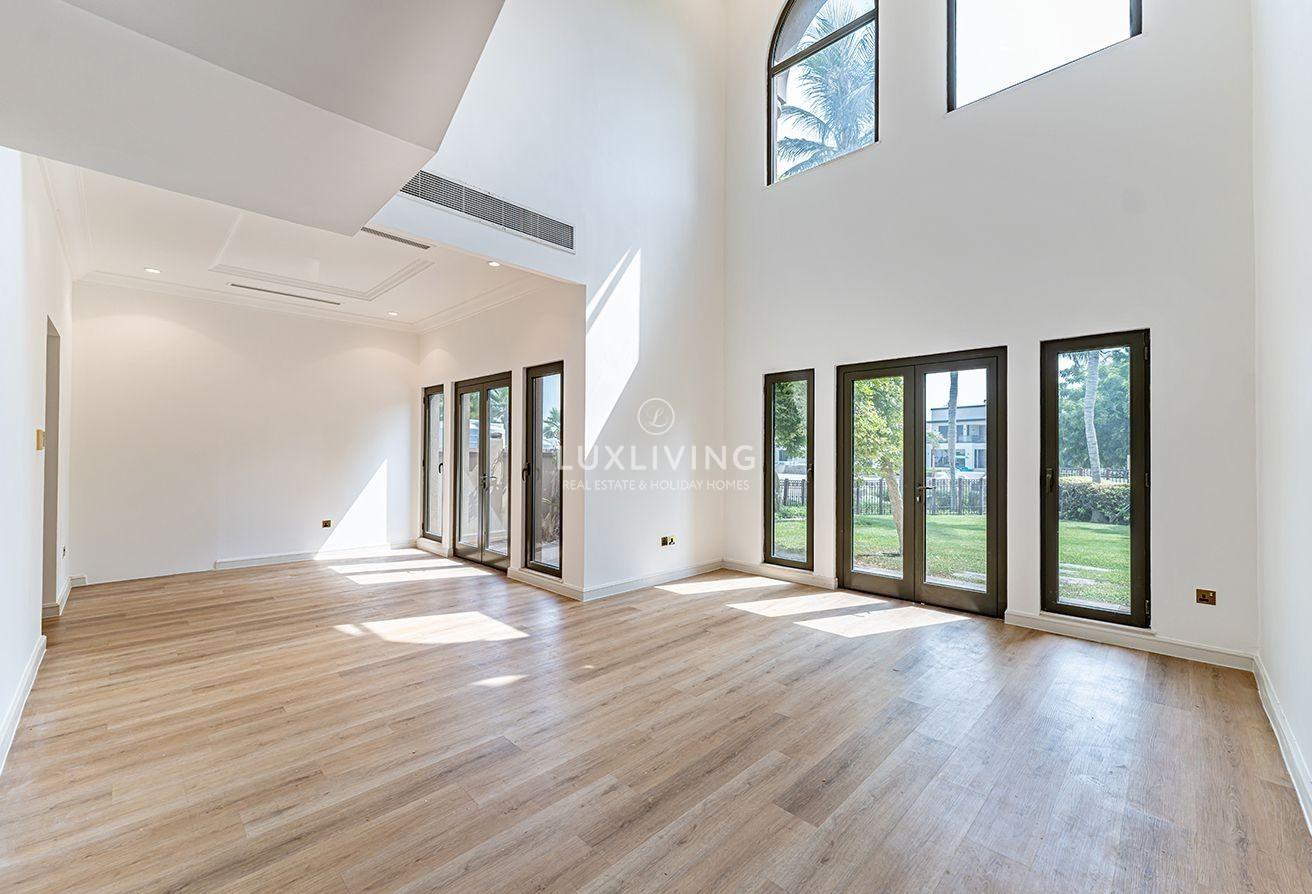Marina Skyline View | Vacant | Beachfront Villa photo 6