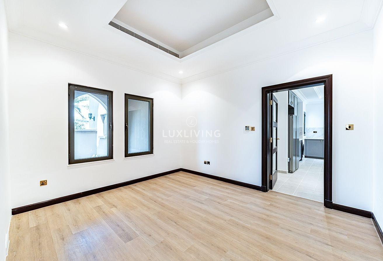 Marina Skyline View | Vacant | Beachfront Villa photo 26