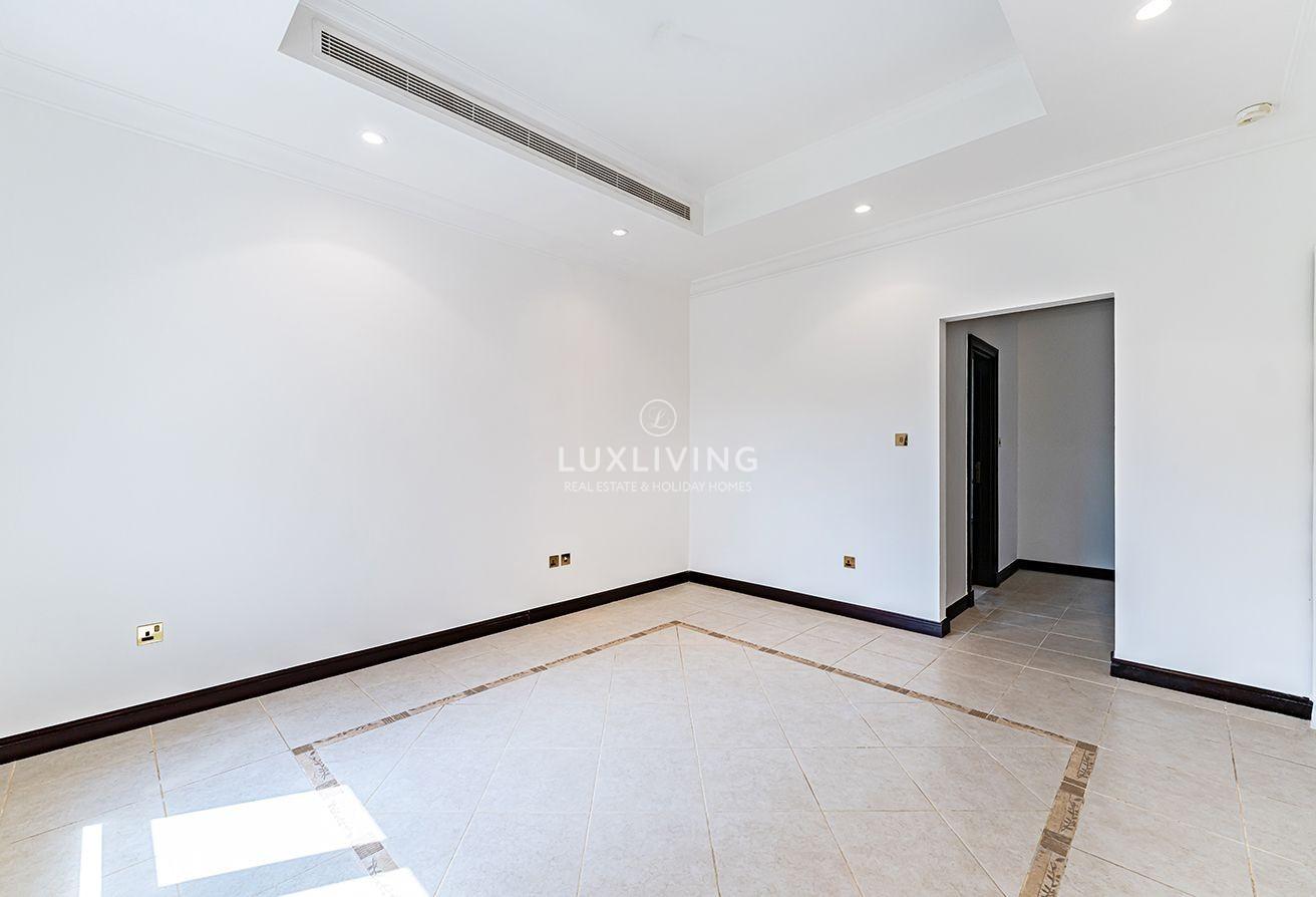 Marina Skyline View | Vacant | Beachfront Villa photo 25