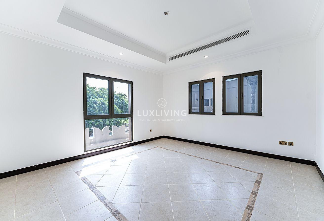 Marina Skyline View | Vacant | Beachfront Villa photo 16
