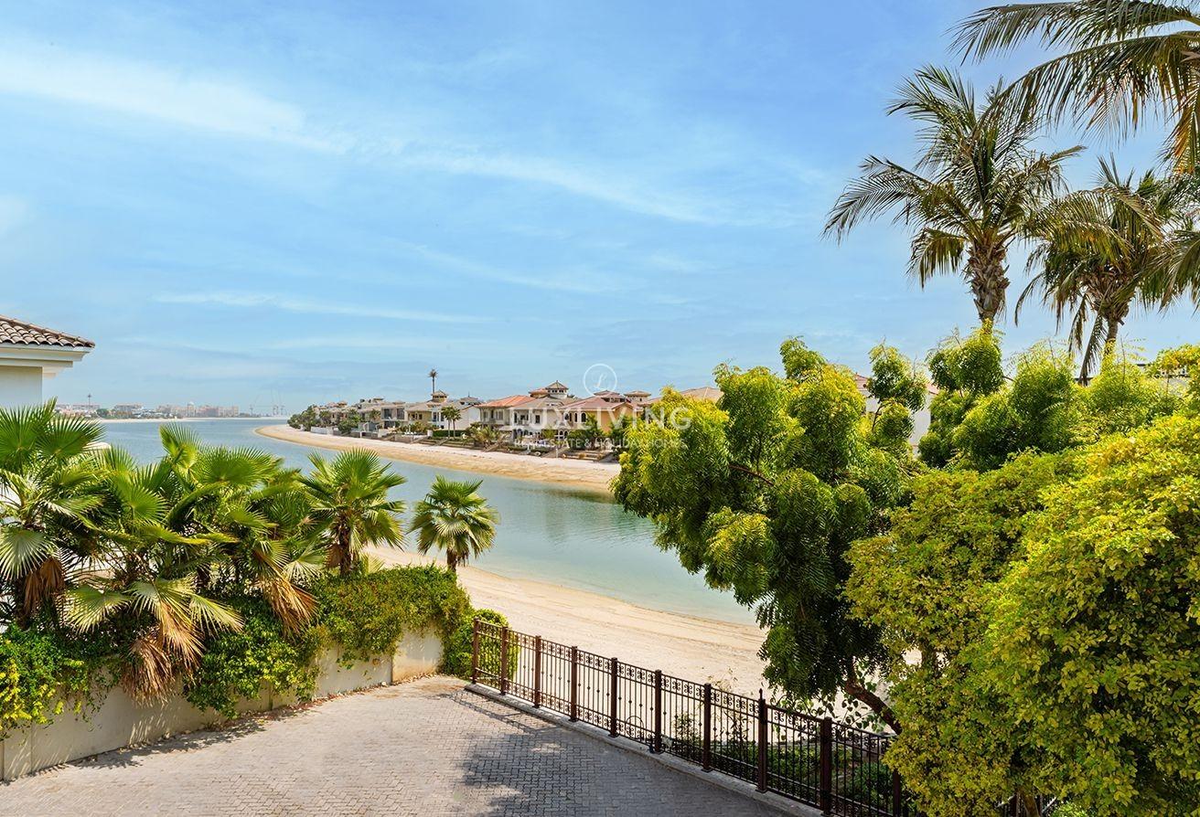 Marina Skyline View | Vacant | Beachfront Villa photo 4