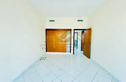 Apartment - 2 Bedrooms - 3 Bathrooms for rent in Al Karama Sqaure - Al Karama - Dubai