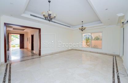 Villa - 5 Bedrooms - 6 Bathrooms for rent in The Centro - The Villa - Dubai