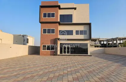 Villa - 4 Bedrooms - 5 Bathrooms for rent in Al Aweer 1 - Al Aweer - Dubai