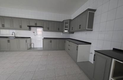Villa - 4 - 6 for rent in Al Azra - Sharjah