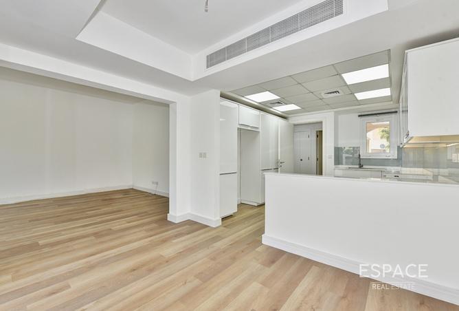 Upgraded | Immaculate | Opposite The Pool photo 2