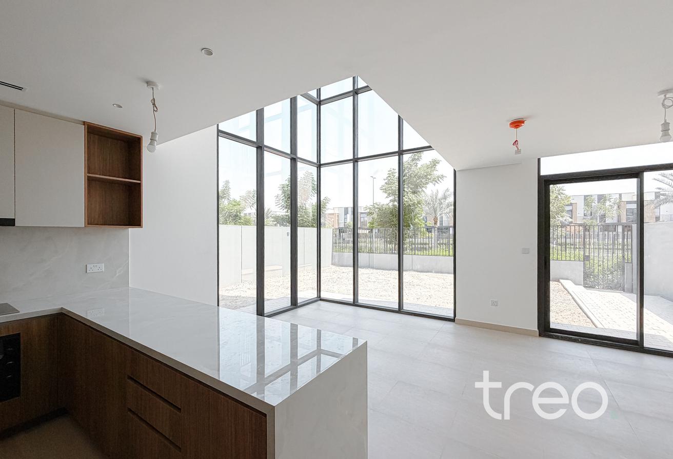 Move-In Ready | 4 Bed G+1 | Large Plot photo 4
