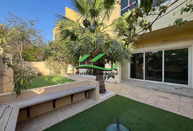 Single Row Corner Unit Luxurious 4BR TH BookToday — photo 2