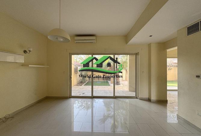 Single Row Corner Unit Luxurious 4BR TH BookToday — photo 3