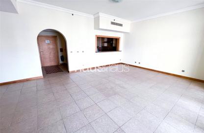 Apartment - 2 Bedrooms - 4 Bathrooms for rent in Al Anbara - Shoreline Apartments - Palm Jumeirah - Dubai