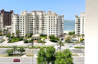 Apartment - 2 Bedrooms - 4 Bathrooms for rent in Al Anbara - Shoreline Apartments - Palm Jumeirah - Dubai