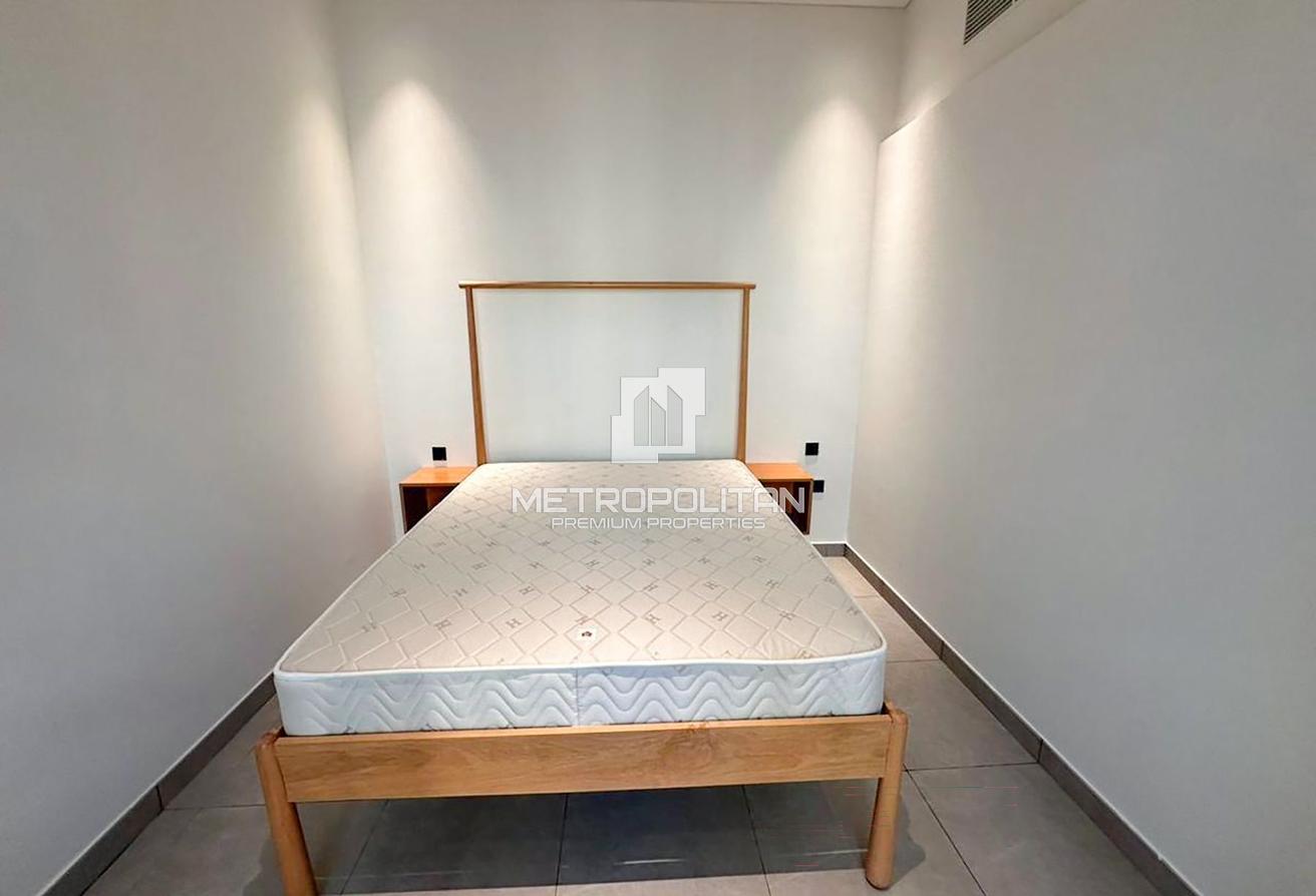 Fully Furnished | Bright Space | Great Price photo 14
