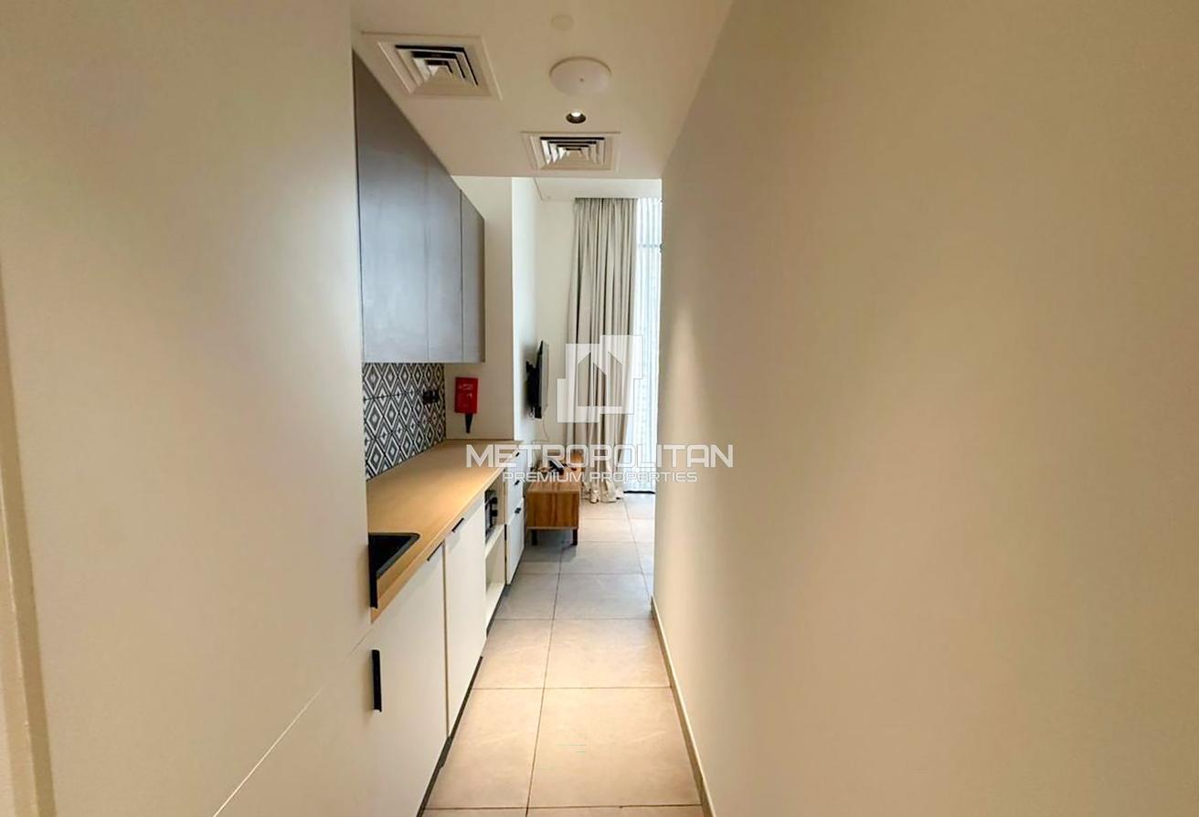 Fully Furnished | Bright Space | Great Price photo 5
