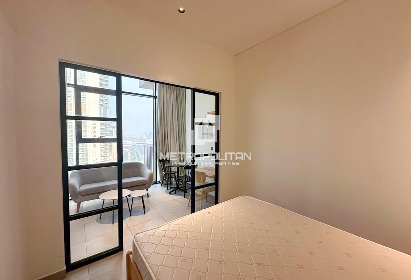 Fully Furnished | Bright Space | Great Price photo 7