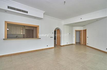 Apartment - 2 Bedrooms - 3 Bathrooms for rent in Al Khushkar - Shoreline Apartments - Palm Jumeirah - Dubai