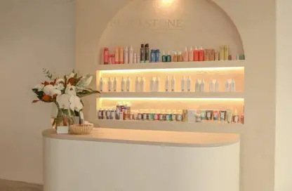 متجر - استوديو - 1 حمام للايجار في برج أوبوس - الخليج التجاري - دبي