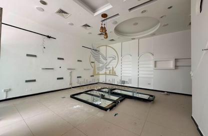 متجر - استوديو - 1 حمام للايجار في شارع التعاون الجديد - التعاون - الشارقة متجر - استوديو - 1 حمام للايجار في شارع التعاون الجديد - التعاون - الشارقة