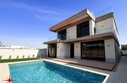 Villa - 5 Bedrooms - 6 Bathrooms for sale in District 6 - Royal Park - Jumeirah Park - Dubai