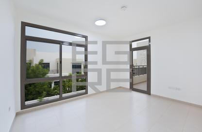 Townhouse - 4 - 4 for rent in Noor Townhouses - Town Square - Dubai