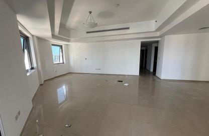 Apartment - 3 Bedrooms - 4 Bathrooms for rent in Al Khan Corniche - Al Khan - Sharjah