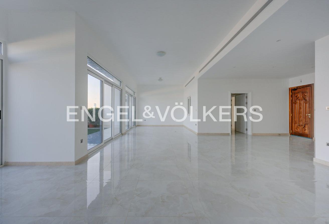 Beachfront | Sea View | Spacious photo 5