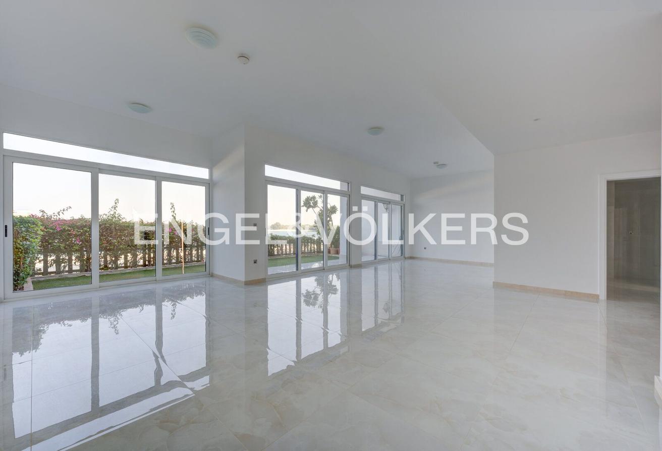 Beachfront | Sea View | Spacious photo 4