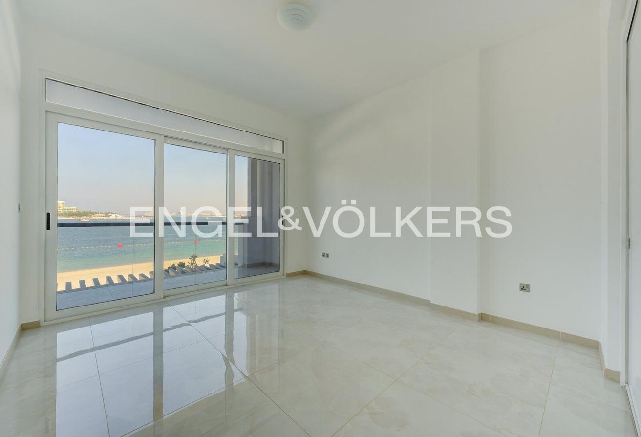 Beachfront | Sea View | Spacious photo 14