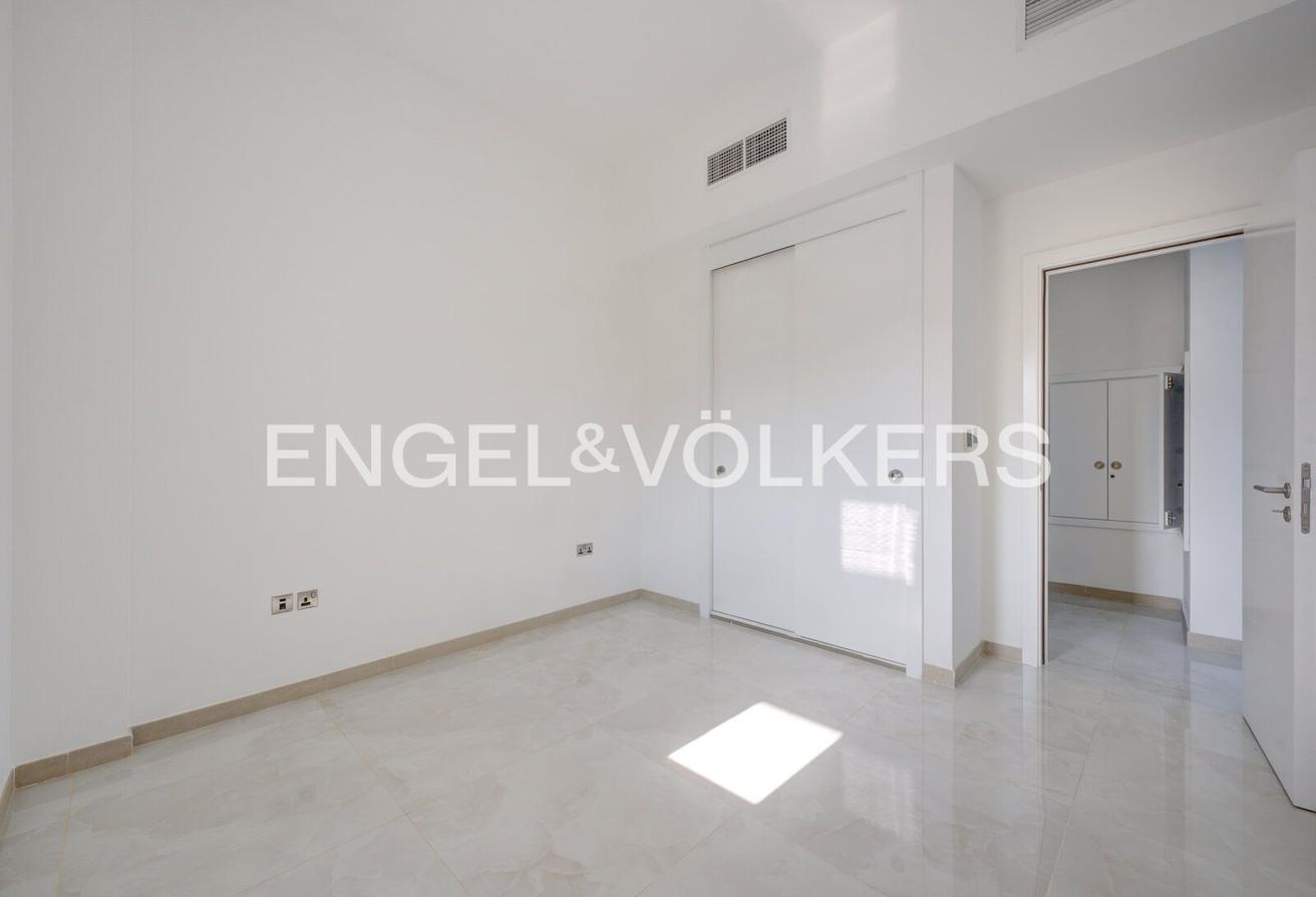 Beachfront | Sea View | Spacious photo 10