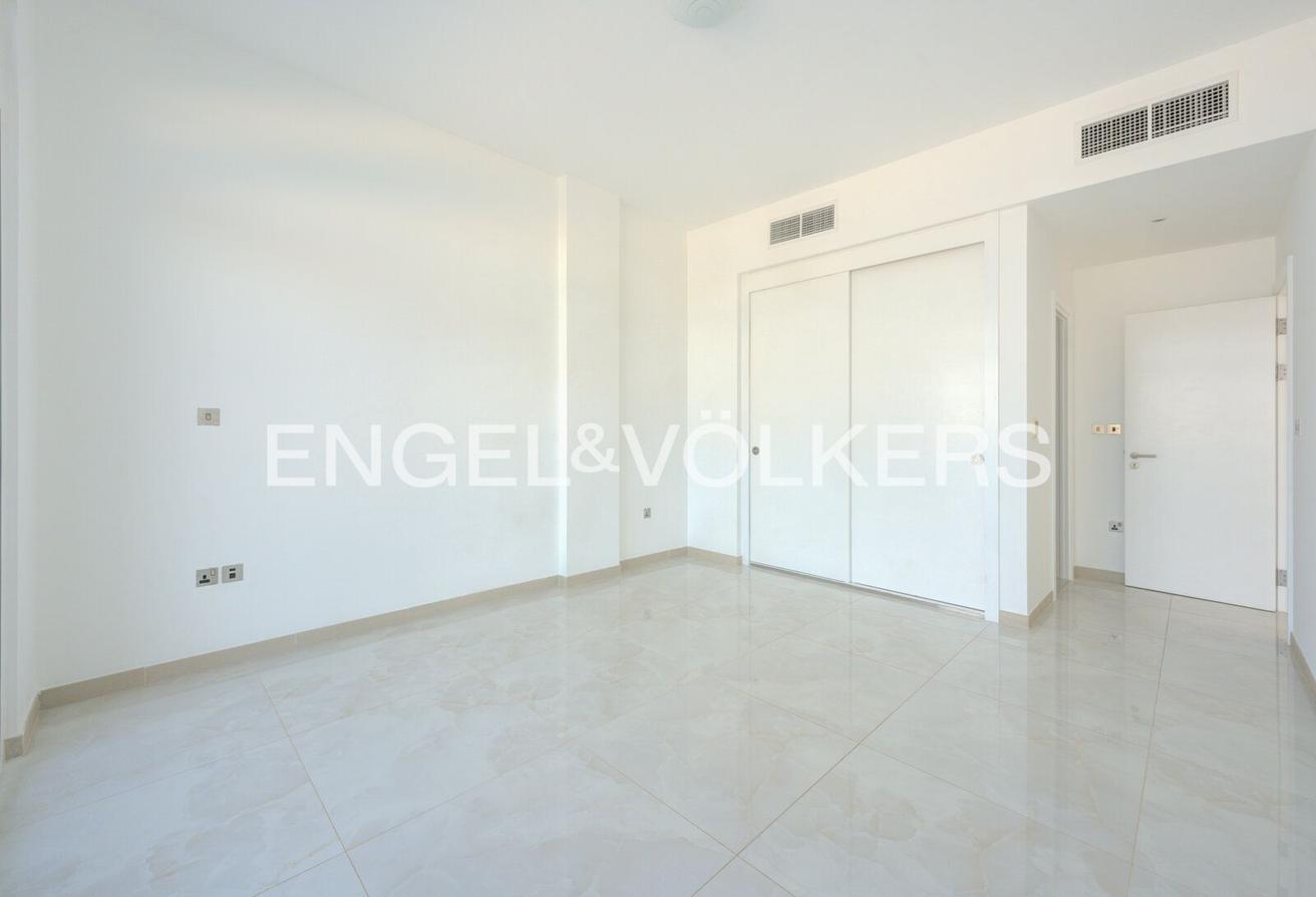 Beachfront | Sea View | Spacious photo 15