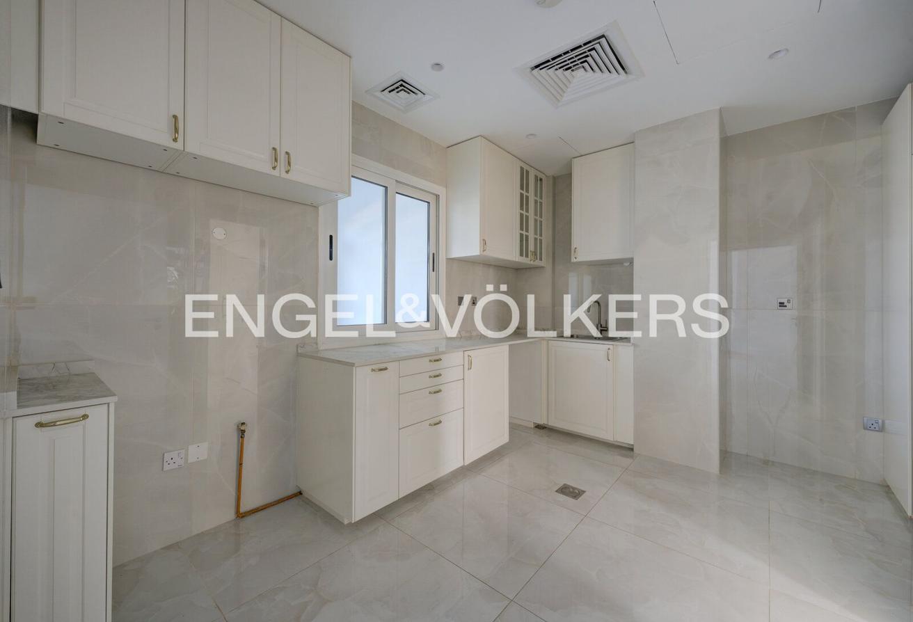 Beachfront | Sea View | Spacious photo 8
