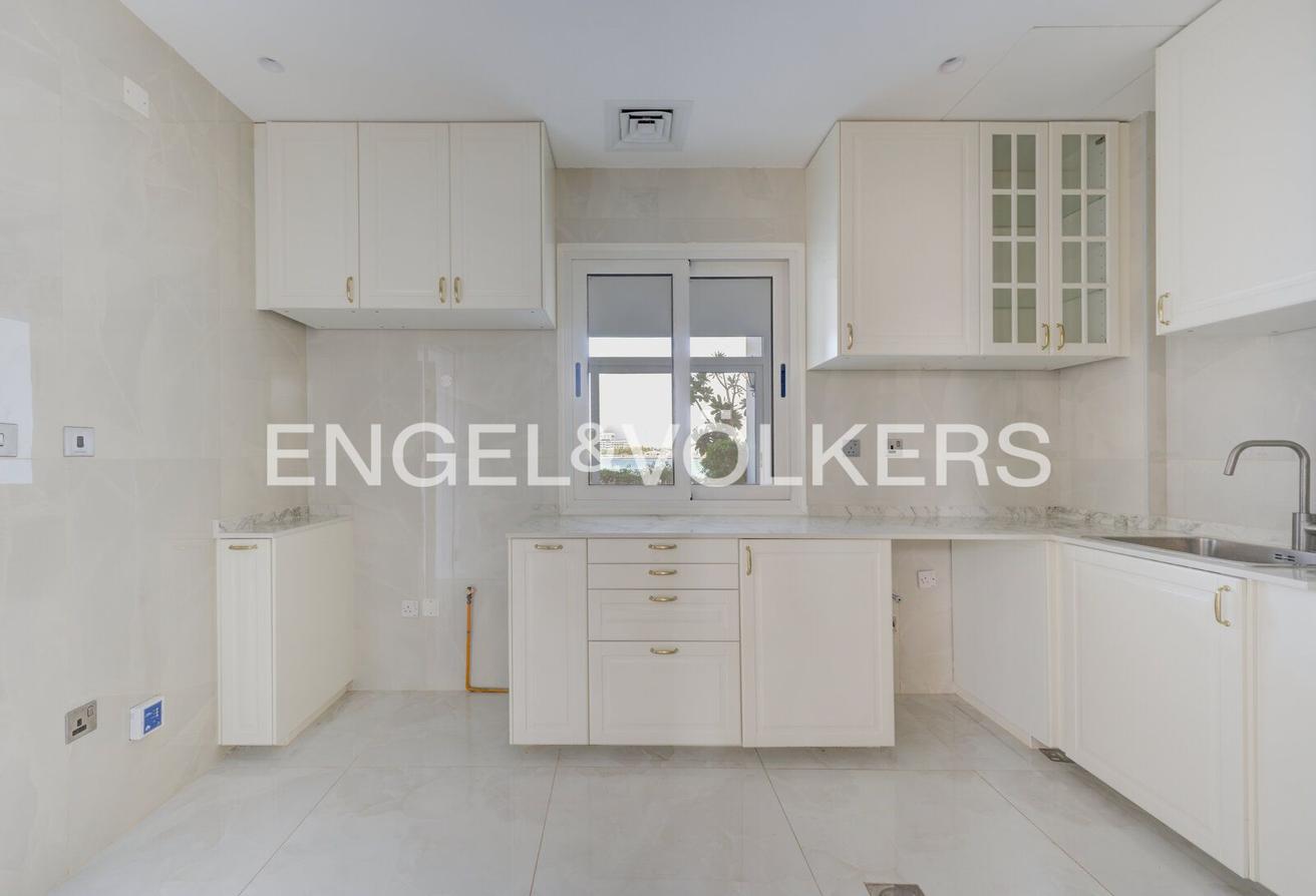 Beachfront | Sea View | Spacious photo 7