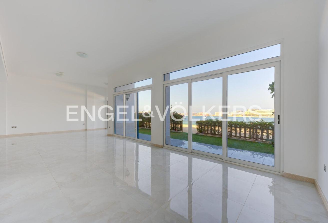 Beachfront | Sea View | Spacious photo 3