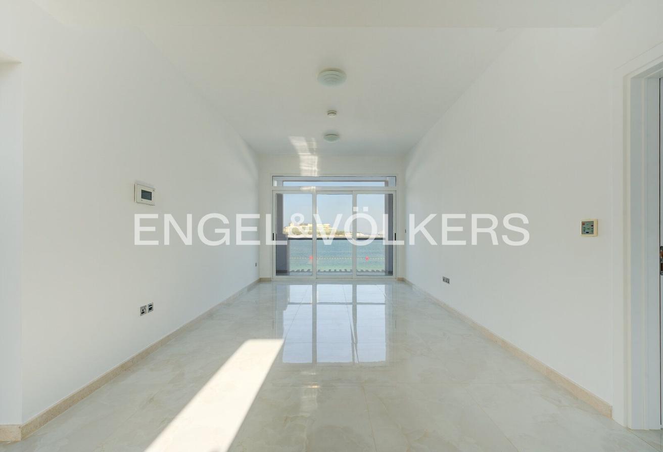 Beachfront | Sea View | Spacious photo 11