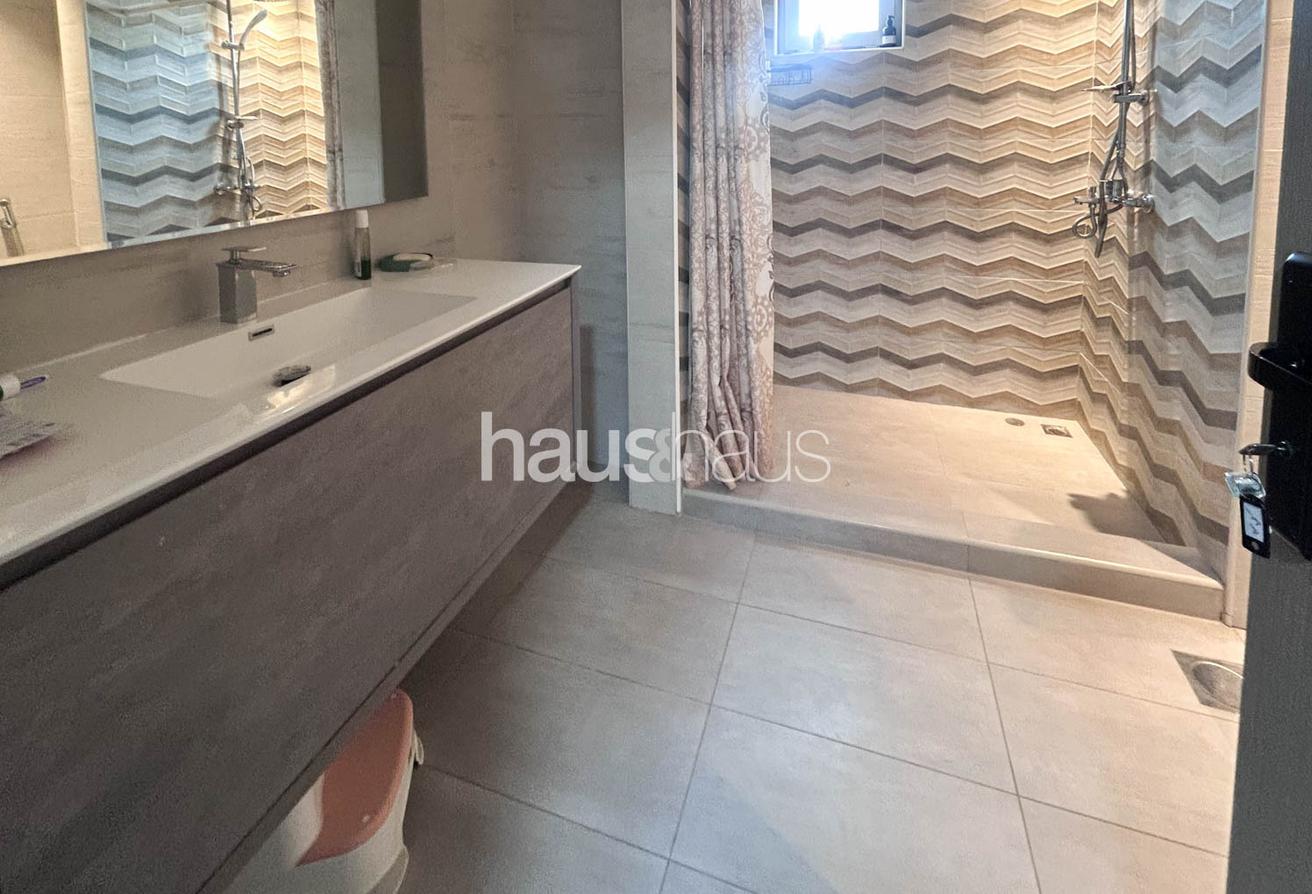 Renovated | Spacious | Great Location | Negotiable photo 16