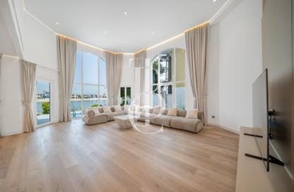Villa - 4 Bedrooms - 5 Bathrooms for rent in Garden Homes Frond B - Garden Homes - Palm Jumeirah - Dubai
