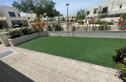 Townhouse - 4 - 4 for rent in Noor Townhouses - Town Square - Dubai