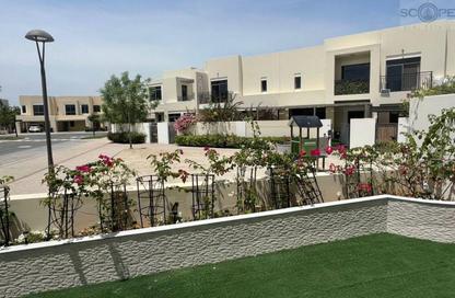 Townhouse - 4 - 4 for rent in Noor Townhouses - Town Square - Dubai