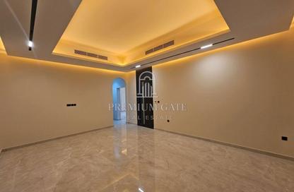 Villa - 5 - 6 for rent in Al Aweer 1 - Al Aweer - Dubai Villa - 5 - 6 for rent in Al Aweer 1 - Al Aweer - Dubai
