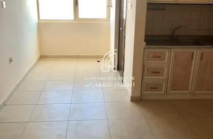 Apartment - Studio - 1 Bathroom for rent in Al Zuaina Building - Al Musalla - Al Gharb - Sharjah