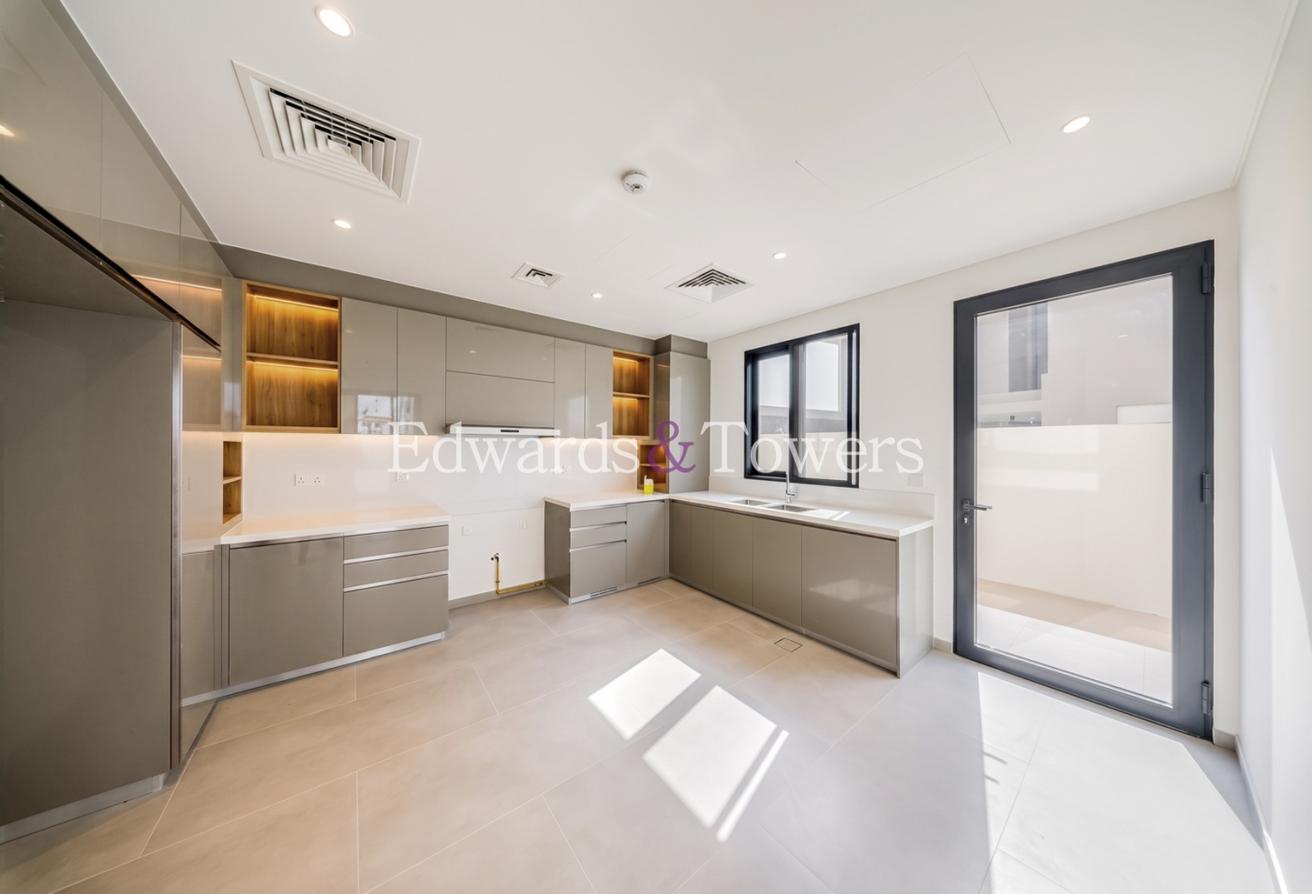 Luxury 5 Bed + Maid | Type C1| Premium Villa photo 4