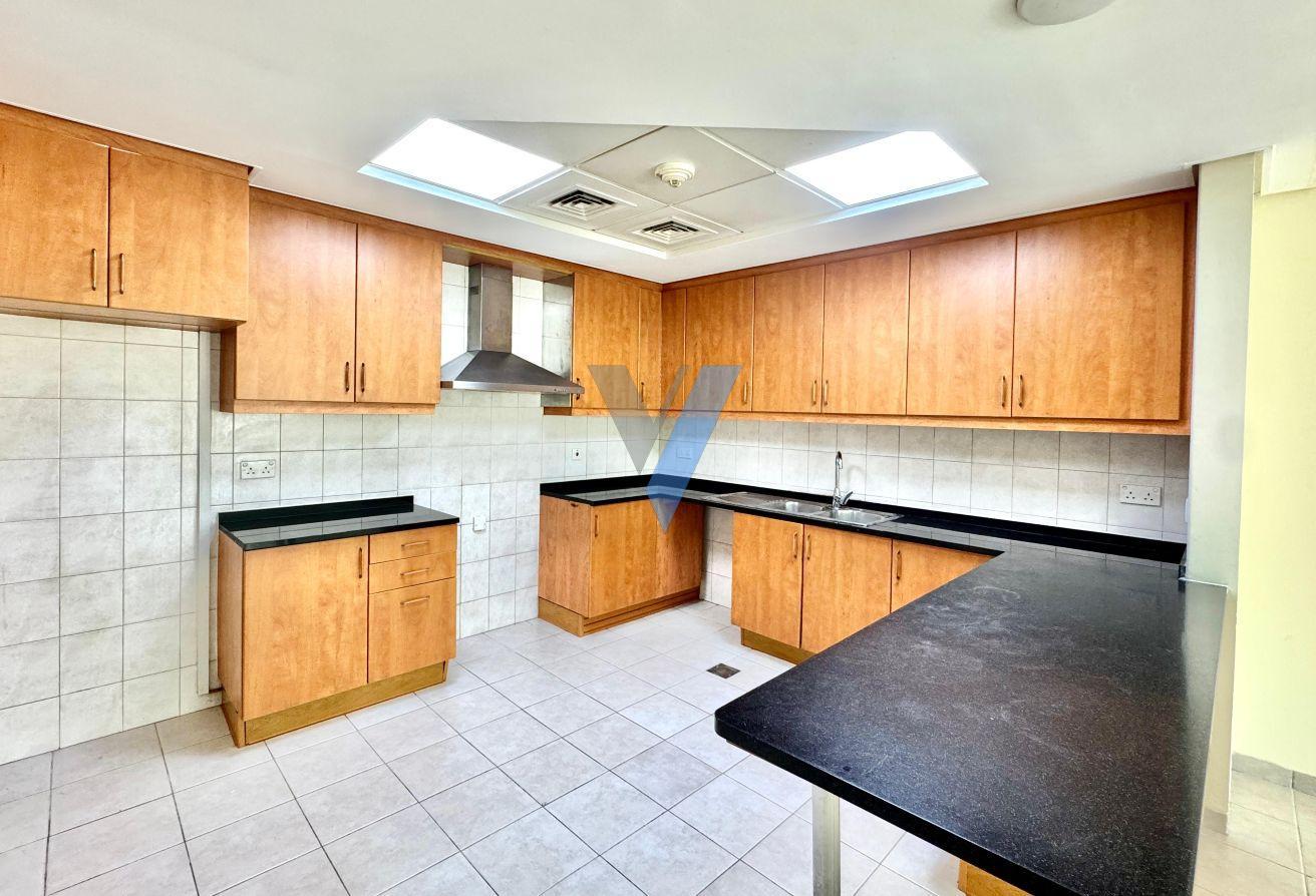 Vacant | Balcony | 2Bed+Store| Walkable to Metro. photo 6