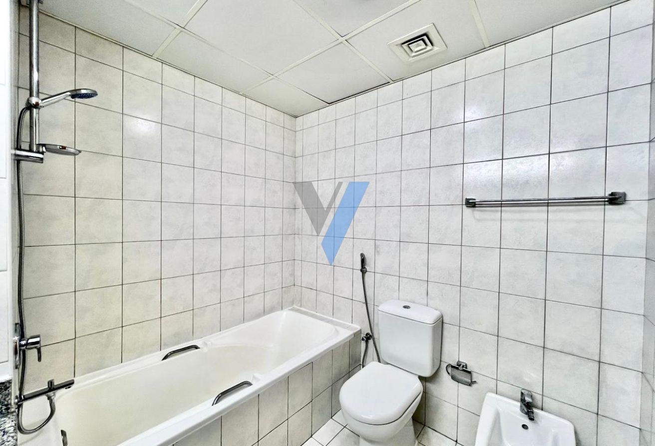 Vacant | Balcony | 2Bed+Store| Walkable to Metro. photo 5