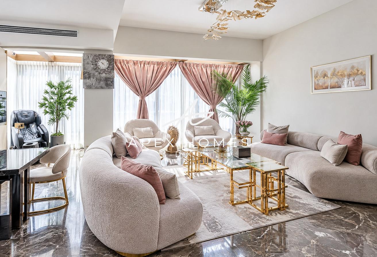 Upgraded | Fully-Furnished | Large Corner Plot photo 2