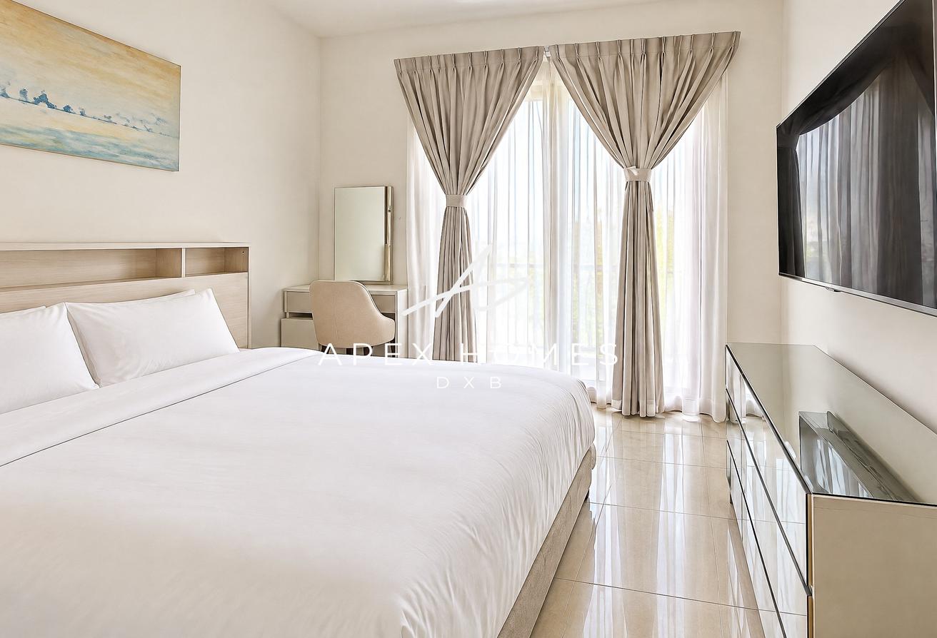 Upgraded | Fully-Furnished | Large Corner Plot photo 9