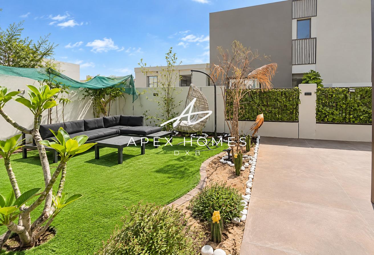 Upgraded | Fully-Furnished | Large Corner Plot photo 18