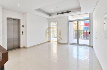 Villa - 4 - 6 for rent in Somerset Mews - District 10 - Jumeirah Village Circle - Dubai