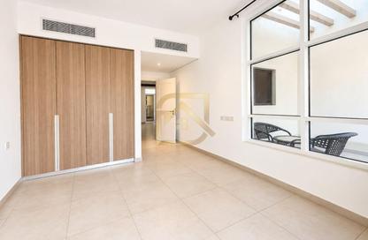 Villa - 4 - 6 for rent in Somerset Mews - District 10 - Jumeirah Village Circle - Dubai