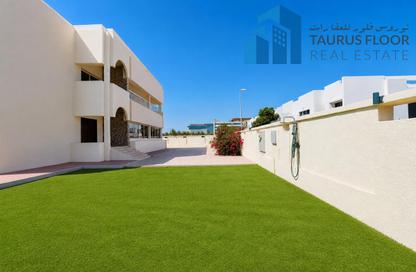 Villa - 4 Bedrooms - 5 Bathrooms for rent in Jumeirah 1 Villas - Jumeirah 1 - Jumeirah - Dubai