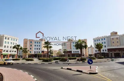 متجر - استوديو - 1 حمام للايجار في زد04 - طراز إنجليزي - المدينة العالمية - دبي