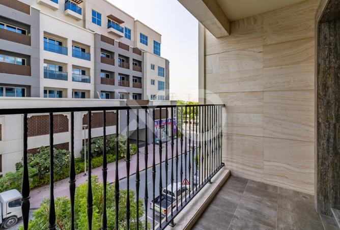 Large | Park View | Unfurnished | 990 SQFT